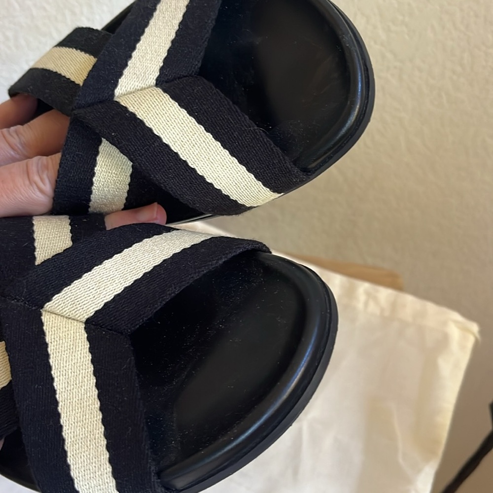 Jenni Kayne Black and Cream Criss-Cross Sandals - Picture 12 of 12